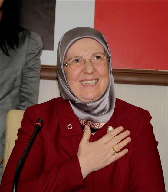 <p><strong>Sema Ramazanoğlu, 64. h&uuml;k&uuml;met d&ouml;neminde Aile ve sosyal Politikalar Bakanı olarak g&ouml;revine devam ediyor.</strong></p>

<p>&nbsp;</p>

<p><span style="color:#B22222"><strong>(2015 Davutoğlu H&uuml;k&uuml;meti)</strong></span></p>

<p>&nbsp;</p>
