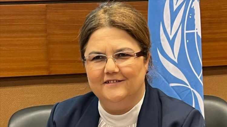 <p><strong>Derya Yanık&nbsp;21 Nisan 2021'de Cumhurbaşkanı Recep Tayyip Erdoğan tarafından 66. T&uuml;rkiye H&uuml;k&ucirc;meti'nde Aile ve Sosyal Hizmetler Bakanı olarak atandı.</strong></p>

<p>&nbsp;</p>

<p><span style="color:#B22222"><strong>(2021 Erdoğan H&uuml;k&uuml;meti)</strong></span></p>
