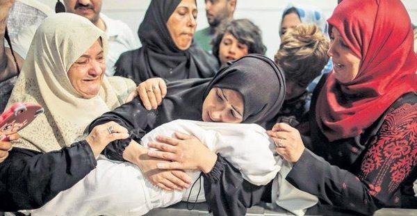 <p><strong>Artists4ceasefire.org tarafından organize edilen mektupta ünlüler, ABD ve diğer dünya liderlerine bölgedeki yaşamları onurlandırmaları, Gazze'ye yönelik bombardımana son vermeleri ve rehineleri güvenli bir şekilde serbest bırakmaları çağrısında bulunuldu.</strong></p>
