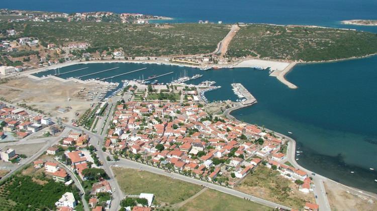 <p>Tarım ve Orman Bakanlığınca, üzerinde konaklama tesisi yapılması amacıyla ihalesi yapılmış veya sözleşmeye bağlanmış yerler hakkında, sözleşme süresi boyunca ilgili mevzuat hükümleri uygulanacak. Bu kapsamda verilen izinler ve yapılan kiralamalar uyarınca Tarım ve Orman Bakanlığı döner sermayesine gelir kaydedilen bedellerin tahsiline döner sermaye tarafından devam edilecek.</p>