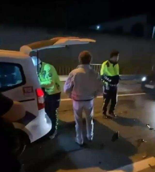 <p><strong>Erkan Can, "Dün gece eve 300 metre kala bir kaza geçirdim. Beni merak edenlere soranlara teşekkür ederim, iyiyim. Alkollü araç kullanmanın, kurallara aykırı olduğu kadar tehlikeli olduğunu da bu talihsiz olay ile yaşamış oldum. Bu şekilde gündeme geldiğim için de üzgünüm. Sağolun, varolun." ifadelerine yer verdi.</strong></p>
<p> </p>