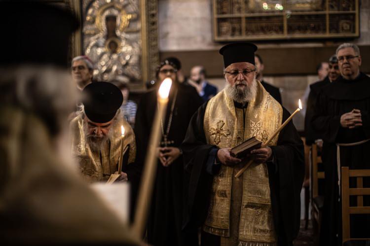 <p>Kudüs Rum Ortodoks Kilisesi Patriği 3. Theophilos, Gazze savaşında hayatını kaybedenler için Kıyamet Kilisesindeki ayini yönetti. Ayine Ortodoks, Süryani, Kıpti, Latin Katolik, Protestan ve diğer mezheplerin dini liderleri de katıldı.</p>
