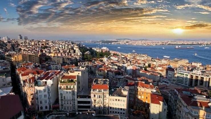 <p>Pastırma yazı, kutuplardan gelen alçak bir soğuk hava kütlesinin hareketsizleşerek sıcak bir yüksek basınç merkezi oluşturması sonucu ortaya çıkar. </p>