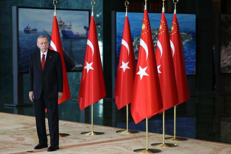 <p>Cumhurbaşkanı Erdoğan, Türkiye Cumhuriyeti'nin 100. yılı kutlamaları kapsamında Anıtkabir'deki törenin ardından Cumhurbaşkanlığı Külliyesi'ne geçti.</p>

<p> </p>
