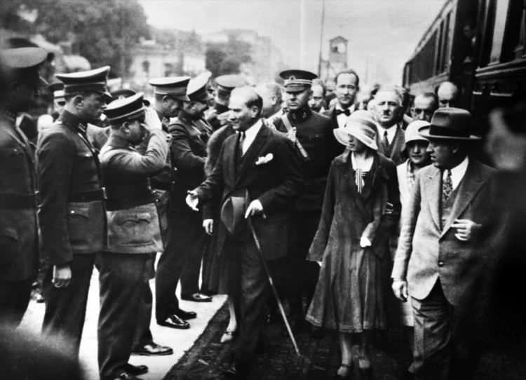 <p>Cumhurbaşkanı Mustafa Kemal Atatürk, 1928'de Çanakkale gezisinde. (Arşiv-01.09.1928) ( BYEGM - Anadolu Ajansı )</p>