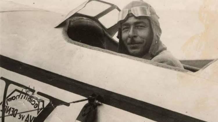 <p><strong>28 OCAK 1925</strong></p>
<p><strong>Vecihi Hürkuş Türkiye’nin ilk yerli uçağını yaptı.</strong> 28 Ocak 1925’te bu uçakla uçarak Türk havacılık tarihine imza attı</p>
<p> </p>
