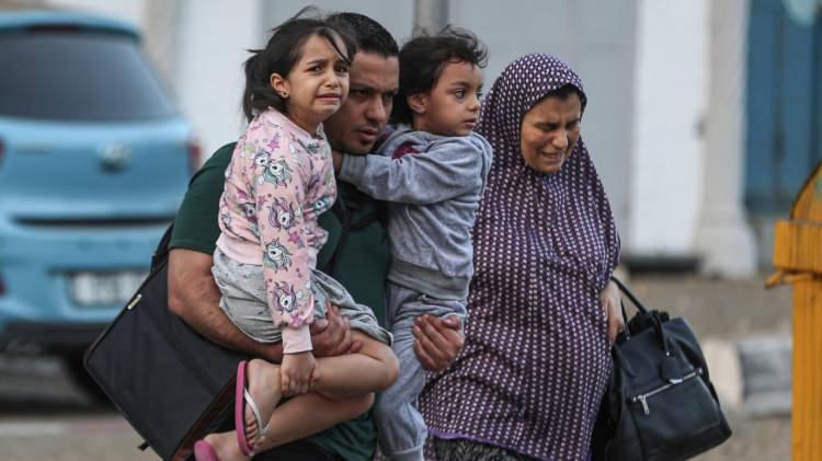 <p><strong>Ancak şunu ifade etmek isterim ki</strong> masum sivillerin hayatını kaybettiği, yaralı çocukların sağlık hizmetine ulaşamadığı Gazze için yapabilecekleriniz, bugüne kadar yaptıklarınızdan çok daha fazladır, buna yürekten inanıyoruz.</p>
