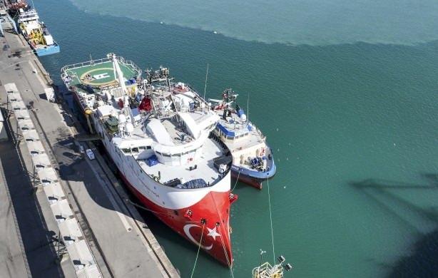 <p>Bu kapsamda, envanterine kattığı MTA Oruç Reis ve Barbaros Hayrettin Paşa sismik arama gemileriyle kendi karasularında petrol ve doğal gaz varlığına ilişkin veri topluyor.</p>
<p> </p>