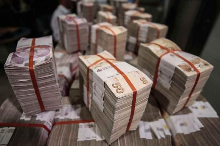 <p>Bu amaçla farklı meslek ve gelir gruplarına yönelik yeni uygulamalar geliştirilecek, kolay işverenlik uygulaması yaygınlaştırılacak. Düşük gelirli esnaf, sanatkar, çiftçiler ve mevsimlik çalışanlar gibi gruplara özel sosyal sigorta programları oluşturulacak.</p>
<p> </p>
