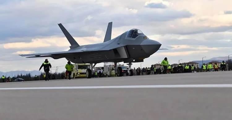 <p><strong>KAAN'ın gelmesi dost ülkeleri ve Türkiye'yi F-35 ayarında bir uçağa sahip kılıyor. Amerikalılar Türkiye'ye F35 satmadılar. Diğer dost ülkelere ne kadar satarlar emin değilim. Hiçbir dost ülkeye (Müslüman ya da Türk cumhuriyeti) satmadılar. </strong></p>
