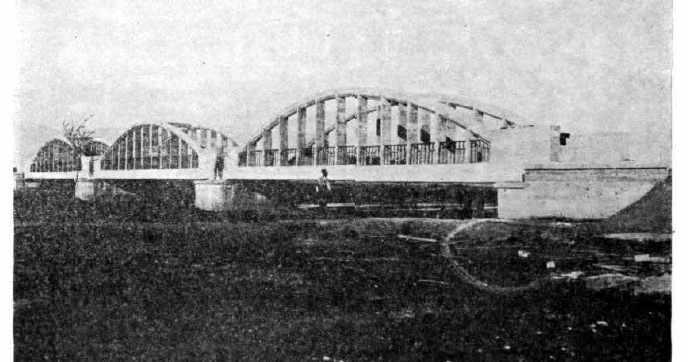 <p><strong>14 EKIM 1925</strong></p>
<p>Türkiye’nin ilk betonarme köprüsü Menderes Nehri üzerinde yapıldı.</p>
<p> </p>