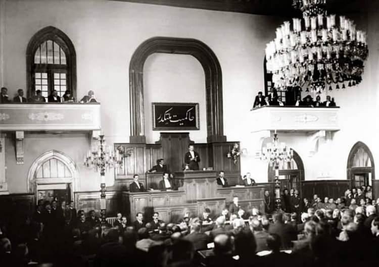 <p><strong>5 NISAN 1925</strong></p>

<p>Şeker fabrikalarının teşkili ve bunlara tanınan imtiyazlar ile muafiyet hakkında kanun TBMM tarafından kabul edildi.</p>
