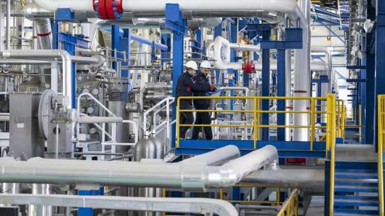 <p><strong>TUZ GÖLÜ DOĞAL GAZ DEPOLAMA TESİSİ</strong></p>
<p> </p>
<p>Türkiye`nin Aksaray`da bulunan Tuz Gölü Doğal Gaz Depolama Tesisi ise 2021`de devreye alındı.</p>