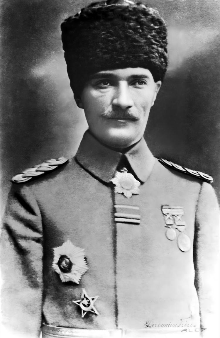 <p>Mustafa Kemal, Tümgeneralliğe yükseldiği günlerde. (Arşiv-01.01.1916) ( BYEGM - Anadolu Ajansı )</p>
