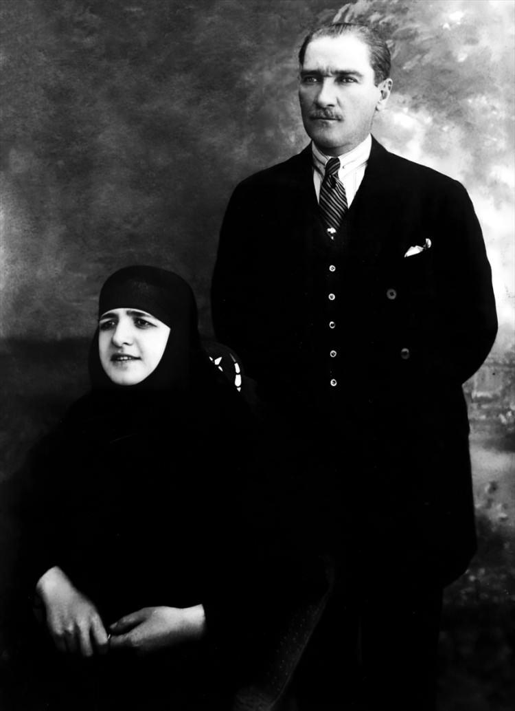 <p>Mustafa Kemal Atatürk ve eşi Latife Hanım. (Arşiv-29.01.1923) ( BYEGM - Anadolu Ajansı )</p>
