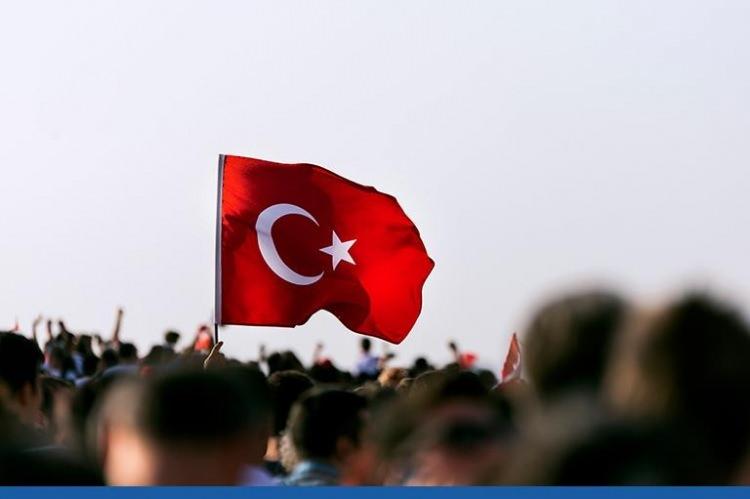 <p><strong>Cumhuriyetin 100. yılı Türkiye'nin dört bir yanında gurur ve coşkuyla kutlanıyor.</strong></p>

<p> </p>
