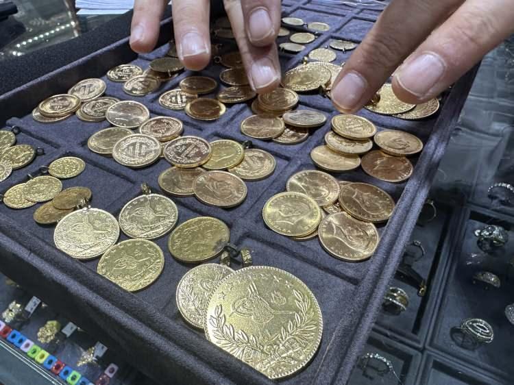 <p> Ons altın en son Rusya - Ukrayna savaşı döneminde 2 bin 50 dolar seviyelerini görmüştü. </p>
