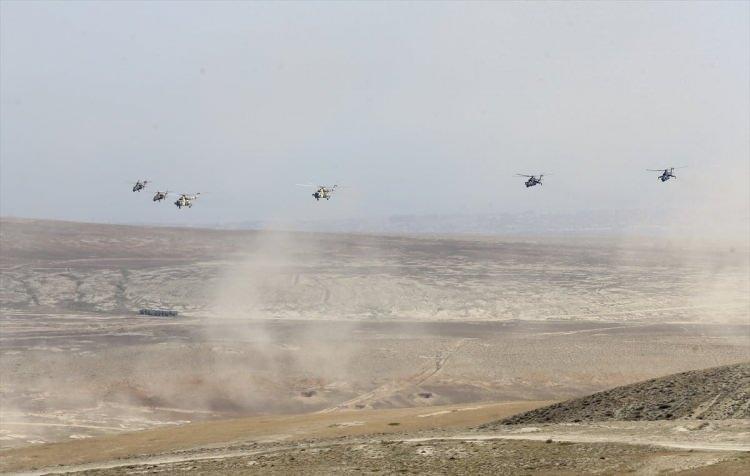 <p>Tatbikat, Türk ve Azerbaycan komando birliklerinin temsili düşmanın temas hattındaki mevzilerini ele geçirmesi ile başladı.</p>
<p> </p>