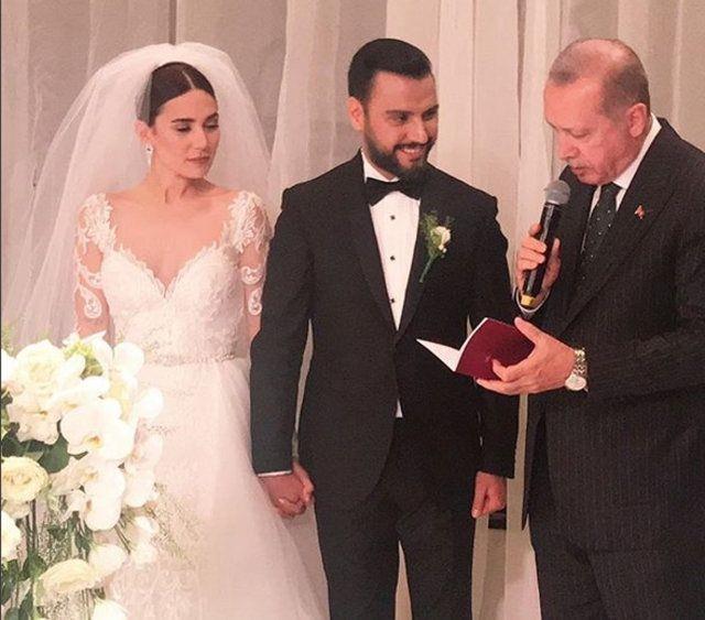 <p>Bu sene benim 26. senem, insanlar beni tanıyor. 26 senedir 400 bölüme yakın dizi çektim. </p>