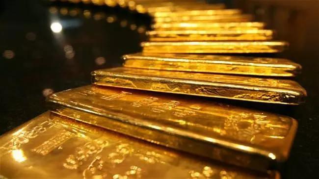 <p><strong>Gram altın da yeni rekorlar gördük. Gram altın, bin 867 lira seviyelerine kadar çıkarak yeni rekorları gördü. Şu anda gram altın bin 857 lira seviyesinde seyrediyor. </strong><strong>Bu hafta için biraz gerileme yaşanabilir.</strong></p>