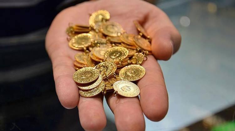 <p><strong>Yılbaşında gram altın fiyatı 2 bin lira seviyelerine ulaşabilir. Savaş risklerinin oluşması sonrasında da yatırımcı duygusunu kontrol edebilmeli. Varlıklarını panikle satmaması gerekiyor. </strong></p>