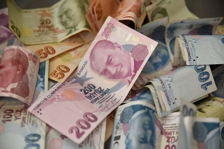 <p><strong>MERKEZ'DEN TL İÇİN BİR ADIM DAHA GELDİ</strong></p>

<p>Merkez Bankası politika faizini beklentiler dahilinde 500 baz puan artırarak yüzde 35'e çıkarttı ve sıkılaştırmanın kademeli olarak güçlendirileceği mesajını yineledi. Başkan Hafize Gaye Erkan döneminde Merkez Bankası politika faizini yüzde 8,5'ten yüzde 35'e çıkarttı.</p>

<p> </p>
