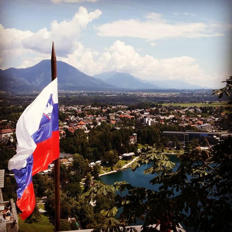 <p>SLOVENYA</p>

<p> </p>

<p>EVET</p>
