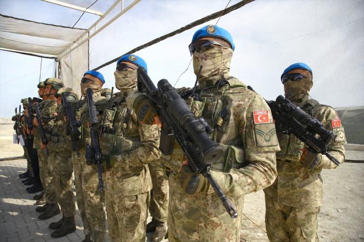 <p>Bakü'nün yanı sıra Nahçıvan ve işgalden kurtarılan bölgelerde gerçekleştirilen tatbikatta 3 bin personel, 130 tank ve zırhlı araç, yaklaşık 100 top ve füze sistemi ile yaklaşık 20 uçak ve helikopter yer alıyor.</p>

<p> </p>

