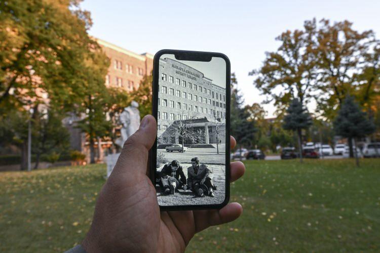 <p>Çalışma, AA görsel arşivinde yer alan binlerce siyah-beyaz fotoğraf arasında tarama yapılarak, yaklaşık 2 aylık bir sürede tamamlandı.</p>

<p> </p>
