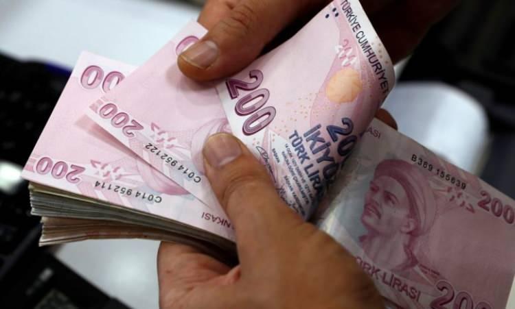 <p><strong>EMEKLİ MAAŞI ARA ZAM İÇİN MASADAKİ FORMÜLLER</strong></p>
<p>Emekli maaşı ara zam düzenlemesinde; seyyanen artış, oransal artış, taban maaş artışı var. Emekli maaşı zammı düzenlemesi için Hazine ve Maliye Bakanlığı bütçe, Çalışma ve Sosyal Güvenlik Bakanlığı da teknik olarak çalışmayı yürütüyor. Taslak çalışmanın netleşmesi sonrası düzenleme kamuoyu ile paylaşılacak.</p>
<p> </p>