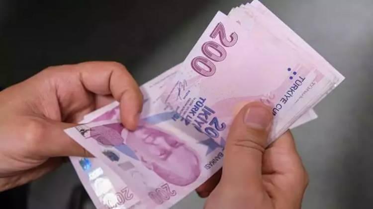 <p>Emekli maaşı ara zam çalışmalarında emeklilerin kök aylıklarına seyyanen artış ya da oransal zam yansıtılması gündeme gelirken, en düşük emekli aylığı ödemesinin de yükseltilmesi söz konusu olabilecek.</p>