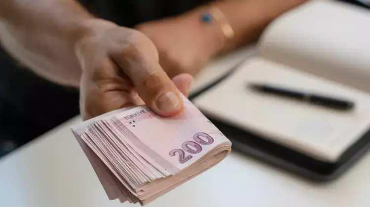 <p><strong>EMEKLİ MAAŞI ZAM TAKVİMİ</strong></p>
<p> </p>
<p>Meclis'in açılmasıyla beraber emekli maaşı ara zam düzenlemesi için detaylar netleşmeye başlayacak. 2023 yıl sonuna kadar emekli maaşı ara zam çalışmalarının sonuçlanması bekleniyor.</p>