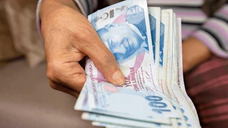 <p>1-31 Ekim 2023 arası herhangi bir tarihte, sosyal güvenlik destek primine tabi olanlar dahil, çalışması olanlar veya faaliyette bulunanlar ile yaşlılık aylığı almaktayken bu aylıkları kesilmeksizin ilgili düzenlemede sayılan iş yerlerinde çalışanlar ödeme kapsamında olmayacak.</p>