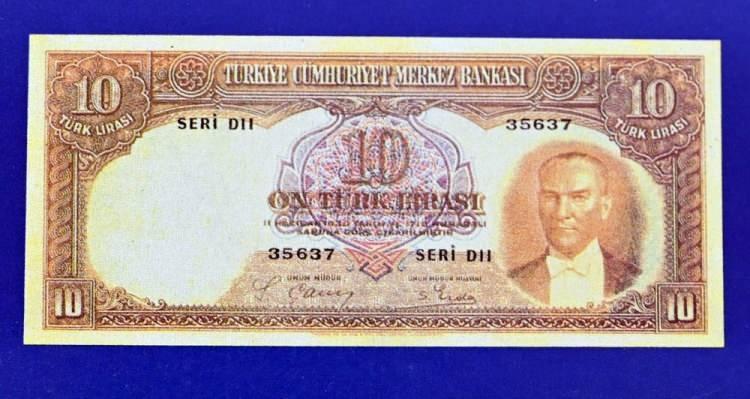 <p>Darphane Müzesi, Türkiye Cumhuriyeti'nin 100. yılı kapsamında kapılarını Anadolu Ajansına açtı.</p>

<p> </p>

<p>Antik Yunan'dan Orta Çağ Avrupası'na, Osmanlı döneminden Cumhuriyet'e kadar yaklaşık 13 bin eserin bulunduğu müzede, çok kıymetli para, madalya ve nişanlar yer alırken, Atatürk dönemine ait banknotlar da dikkati çekiyor.</p>

<p> </p>
