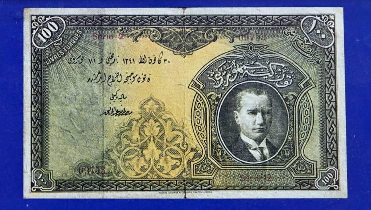 <p>500 liranın önünde Sivas Gök Medrese, dış yüzünde ise Sivas'tan genel bir fotoğraf yer alıyor.</p>

<p>Banknotların en büyüğü olan 1000 lirada ise ön yüzünde hilal içerisinde Atatürk portresi, dış yüzünde Sakarya demir yolu hattı bulunuyor.</p>
