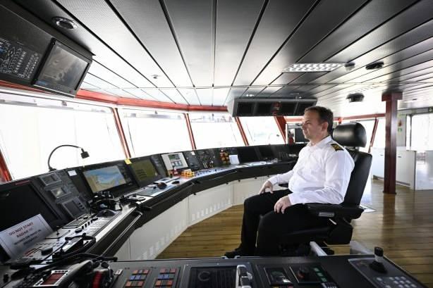 <p>Geminin yılda ortalama 10 bin kilometrekare arama yapacak şekilde faaliyetlerini sürdürdüğünü kaydeden Küçük, geminin donanım açısından 8'er kilometre uzunluğunda 6 sismik kablosu olduğunu, buna ilaveten konumlandırma, gözlem, mekanik ve veri işlem olmak üzere de 4 ayrı departmanı bulunduğunu söyledi.</p>
<p> </p>