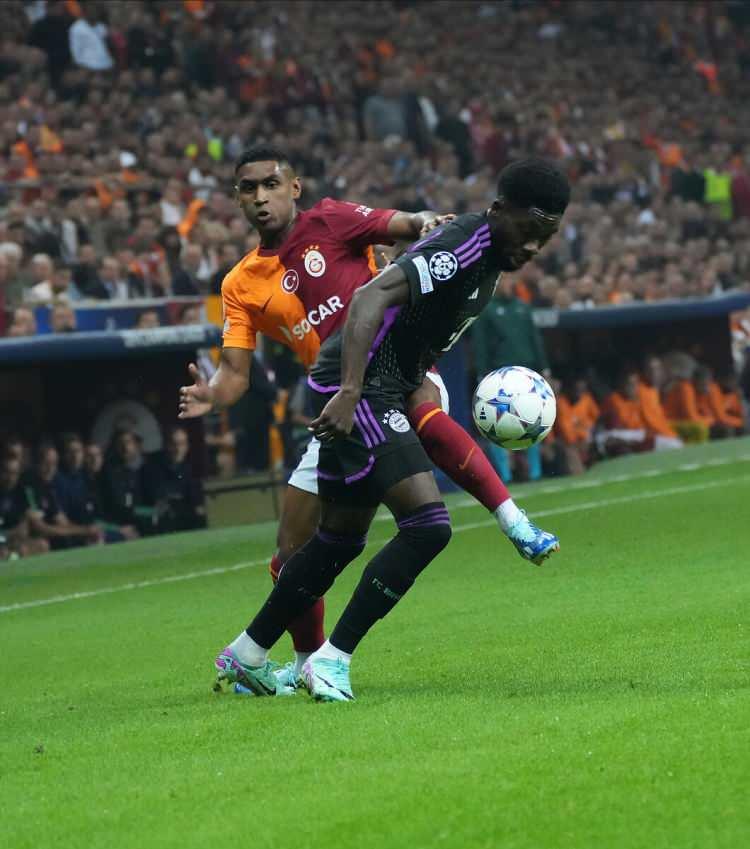 <p>Bayern Münih, İstanbul'da kazandı. Galatasaray'ın büyük bölümünü domine ettiği maçta FC Bayern sahadan 3-1 galip ayrıldı. (Deutschlandfunk)</p>