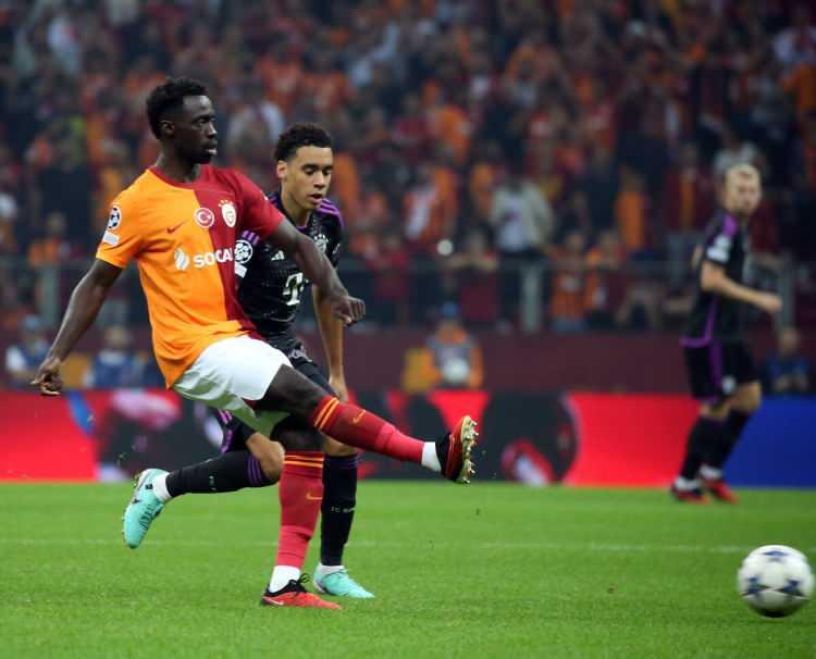 <p>Şans ve 3 gol. Bayern, İstanbul 'cehenneminde' kazandı. (T-Online)</p>
