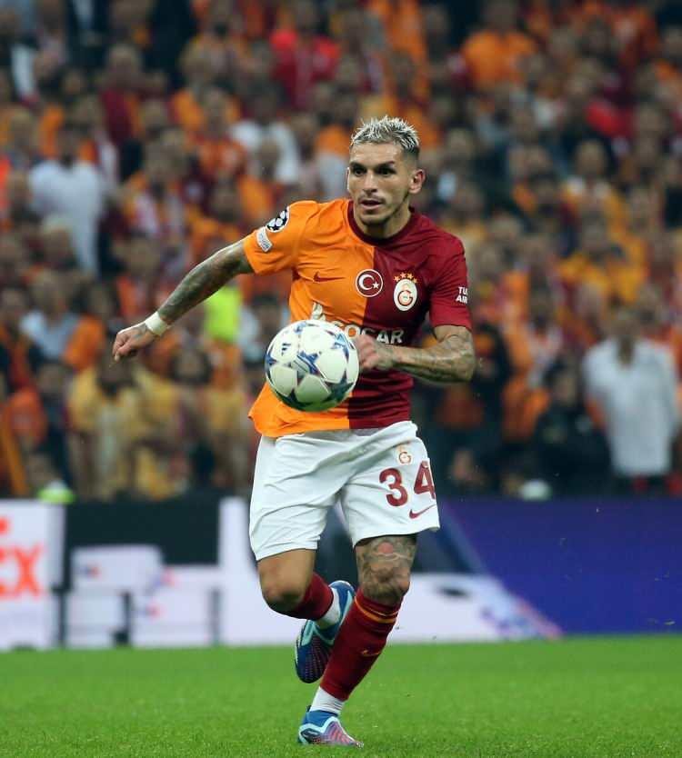 <p>Önce zorlandı sonra söktü aldı! Bayern Münih, İstanbul'daki cadı kazanında Galatasaray karşısında zor anlar yaşasa da sonunda galip gelen taraf oldu. (Rheinische Post)</p>
