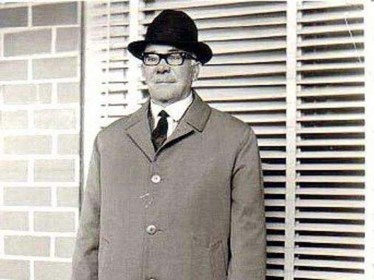 <p><strong>ŞUBAT 1946</strong></p>
<p> </p>
<p>Türkiye’de bor madeni ilk defa Muharrem Girgin tarafından bulundu, Türkiye’de bor madeni ilk defa Muharrem Girgin tarafından bulundu, Düşmanın Anadolu topraklarından çekilmesinin ardından bor cevherini bulma girişiminde bulunan Girgin, basta Balıkesir ve ilçeleri olmak üzere Çanakkale`de Kütahya’da eşek üstünde elinde çekici ile dolaşıp tam 25 yıl aralıksız maden aradı. Yıllarca süren çabalan sonuç vermeyen Muharrem Girgin köyüne döndü. Bigadic (Balıkesir) Yolbaşı köyünde Kireçlik mevkisi denilen yerde çalışma yapan Girgin, onca yıl gezip çalışıp da bulamadığı bor madenini kendi köyünde buldu.</p>