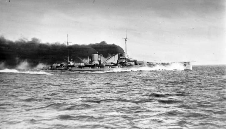 <p><strong>2 NİSAN 1946</strong></p>
<p> </p>
<p>Türkiye, İngiltere’den 5 savaş gemisi satın aldı.</p>
<p> </p>