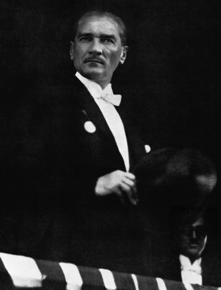 <p>Mustafa Kemal Atatürk, Ankara'da Cumhuriyet Bayramı Kutlamalarına katıldı. (Arşiv-29.10.1925) ( Hanri Benazus Arşivi - Anadolu Ajansı )</p>