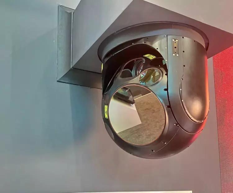 <p>ASELFLIR-500, her türlü engellemeye karşı önceden tasarlanmış bir anlayışla yürütüldü. Her geçen yıl daha fazla bileşenini milli kullandığımız bir anlayışla devam ettiriyoruz. </p>