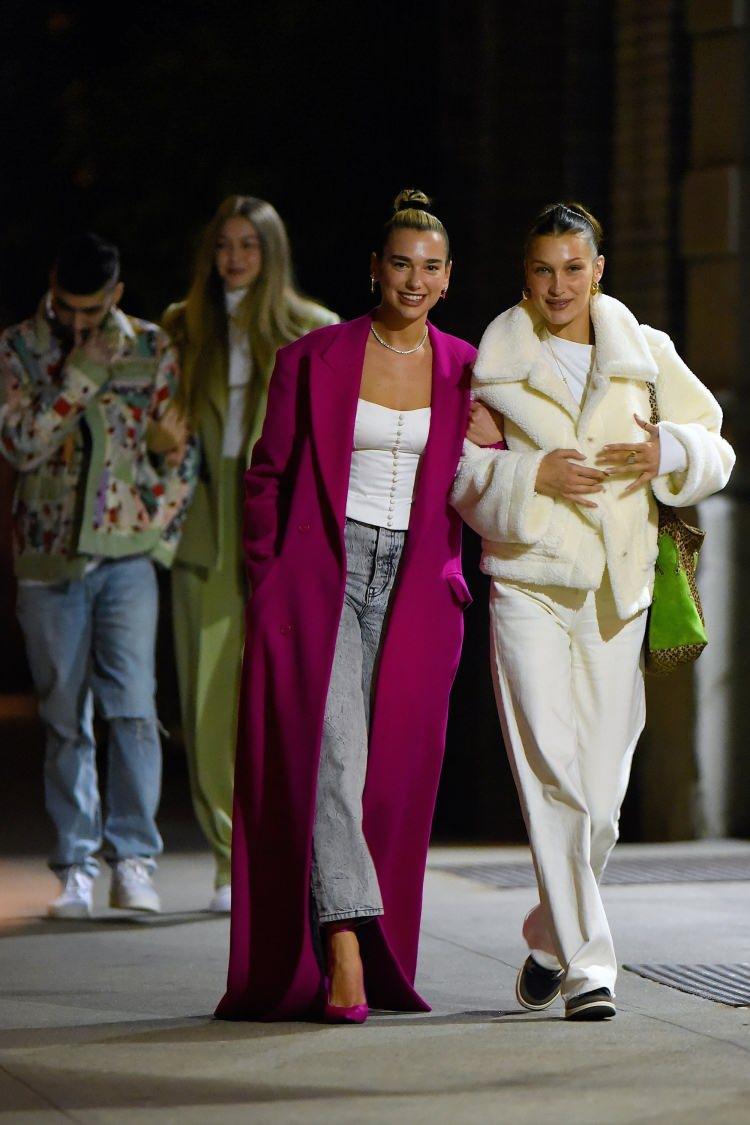 <p><span style="color:#000000"><strong>Amerikalı haham Shmuley Boteach'in başında olduğu" Dünya Değerler Ağı" isimli örgüt, New York Times'a Bella Hadid, Gigi Hadid ve Dua Lipa'nın resimlerini kullanarak tam sayfa ilan vermiş ve "Derhal onları kınayın" denilmişti.</strong></span></p>