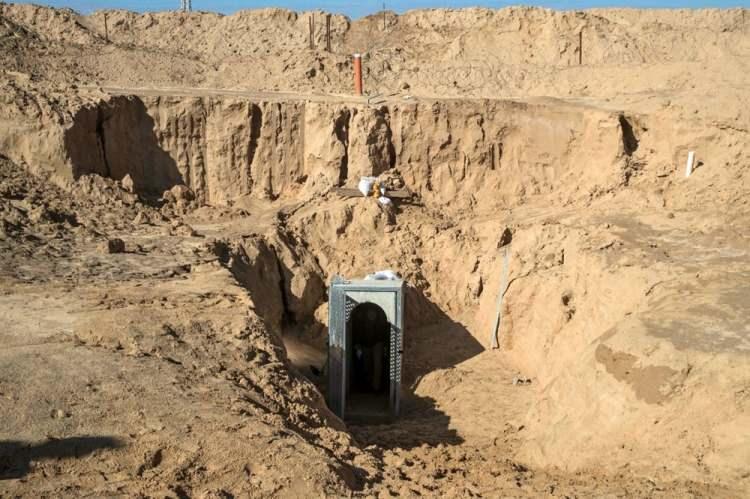 <p>Tünellerde normal gece görüş sistemlerinin ve telsizlerin de iyi çalışmadığı biliniyor. İsrail ordusunun hamas tünellerinde kullanılmak üzere özel telsizler geliştirmeye çalıştığı da belirtiliyor.</p>

<p> </p>
