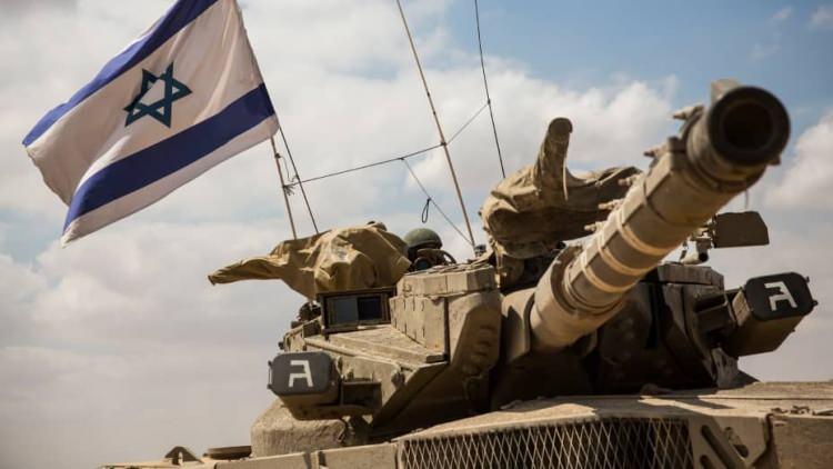 <p>Gazze Şeridi'nde Hamas'ın inşa ettiği tünel ağına dikkati çekilen haberde, "İsrail askerleri, tünellerde Hamas unsurlarının olduğu yerleri bulmak için gelişmiş teknolojik araçlarıyla eğitim alıyor. Eğitim aynı zamanda, Gazze'deki tünellerin yerlerini bulup yıkmayı kapsıyor." denildi.</p>