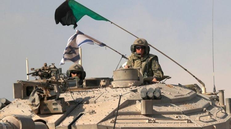 <p><strong>YENİ CEPHELER AÇILMASI İHTİMALİ KORKUTUYOR</strong></p>
<p>Lübnan'daki Hizbullah örgütünün sergileyeceği duruşla, Lübnan ve Suriye'den yeni cepheler açabileceği ihtimalinin de İsrail'in Gazze'ye kara harekatını başlatma kararını etkilediği değerlendiriliyor.</p>
