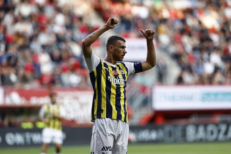 <p>Edin Dzeko<br />
<br />
Fenerbahçe<br />
<br />
10 gol</p>
