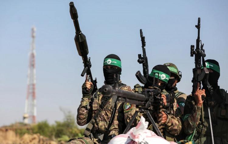 <p>1-) Hamas'ı resmen bir terör örgütü olarak ilan etmesi;</p>

<p> </p>
