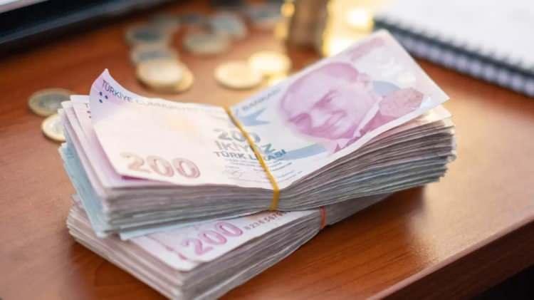 <p>Ekonomistlerin 2023 yılı enflasyon tahmini yüzde 68,01 olarak revize edildi. Buna göre Tüketici Fiyat Endeksi'nin 1895,91 seviyesine yükselmesi bekleniyor.</p>